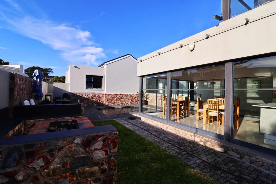 7 Bedroom Property for Sale in Sandbaai Western Cape
